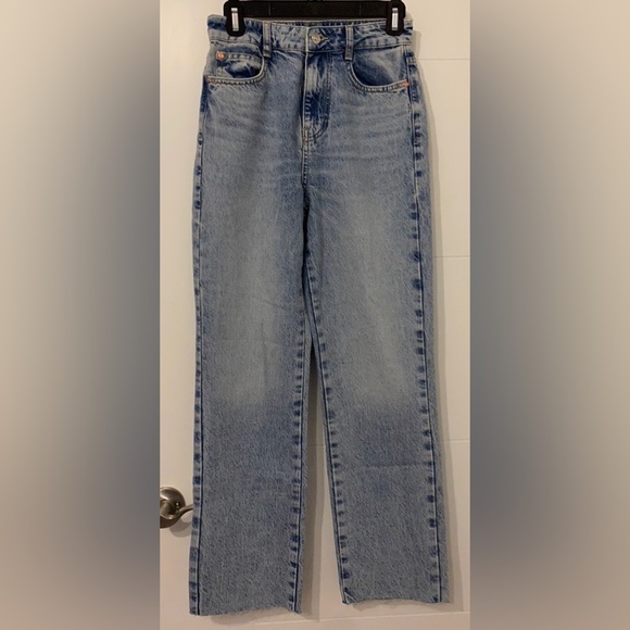 (ZARA) HIGH-RISE STRAIGHT LEG ANKLE-GRAZER JEANS 🤍 - Picture 1 of 2